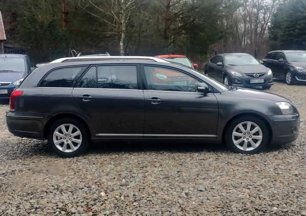 Toyota Avensis cena 16900 przebieg: 240000, rok produkcji 2008 z Radom małe 172